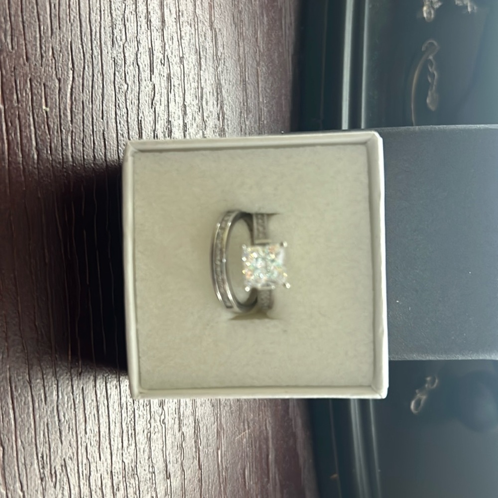 Stunning wedding ring set